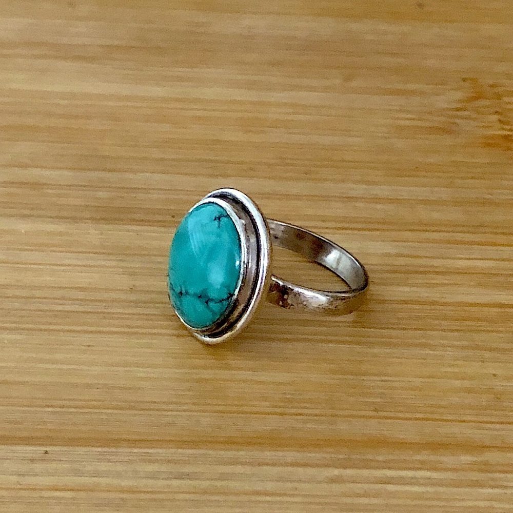 $42  Oval Turquoise Estate Ring  Sterling Silver  Size 6  925